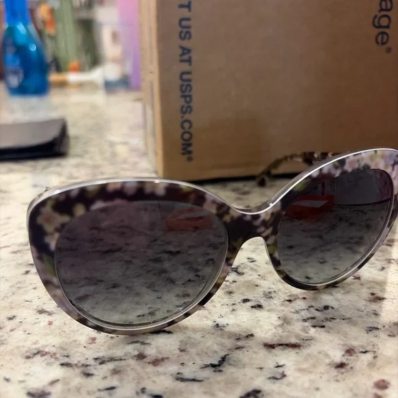 Dolce & Gabbana DG4236 Floral Oversized Sunglasses 2842/8G Italy - Picture 2 of 6